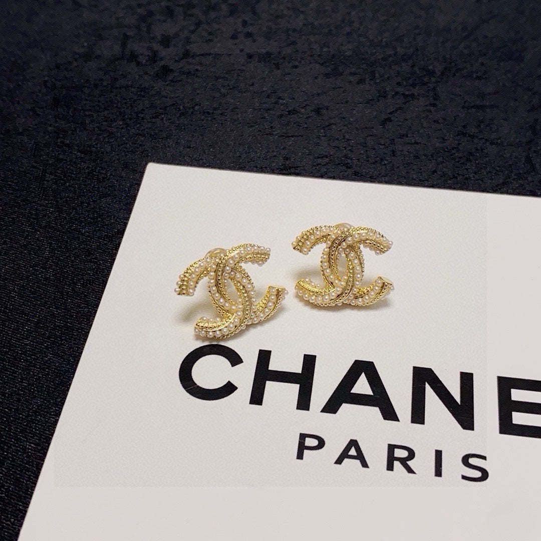 CHANEL Pearl Earrings