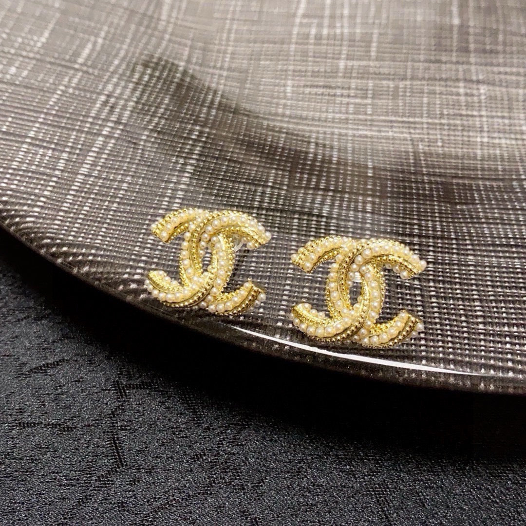 CHANEL Pearl Earrings