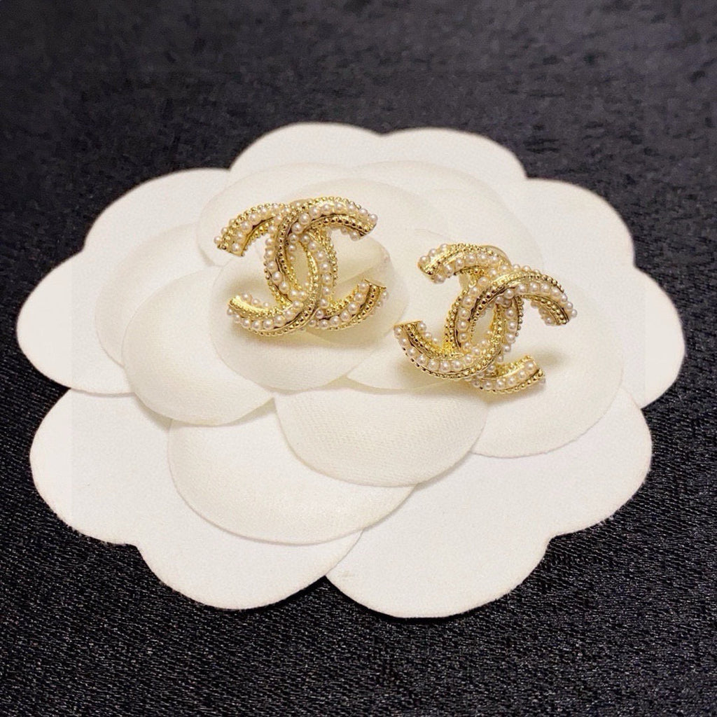 CHANEL Pearl Earrings
