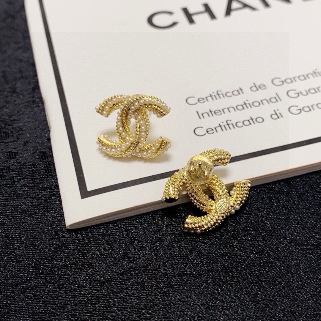 CHANEL Pearl Earrings