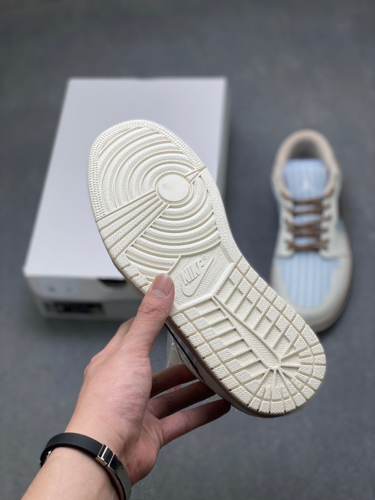 Fragment x Travis Scott x Dior x Nike Air Jordan 1 Low - Image 6