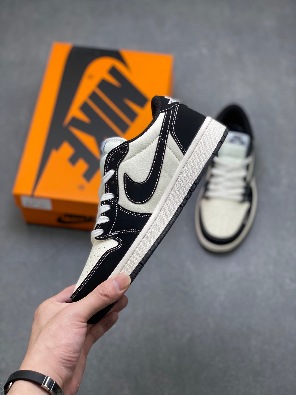 Fragment x Travis Scott x Dior x Nike Air Jordan 1 Low - Image 3