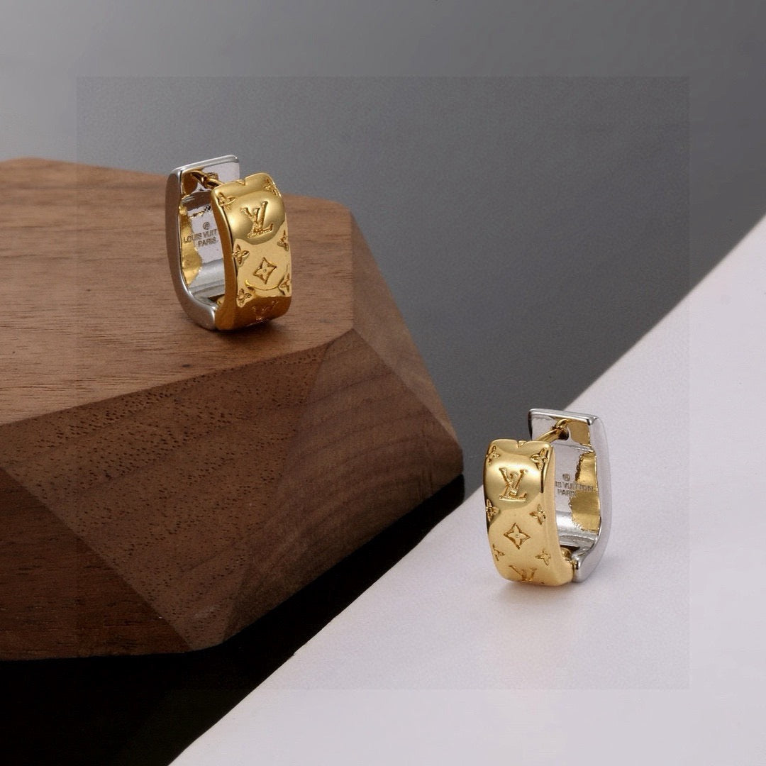 LOUIS VUITTON Four-Leaf Clover Earrings