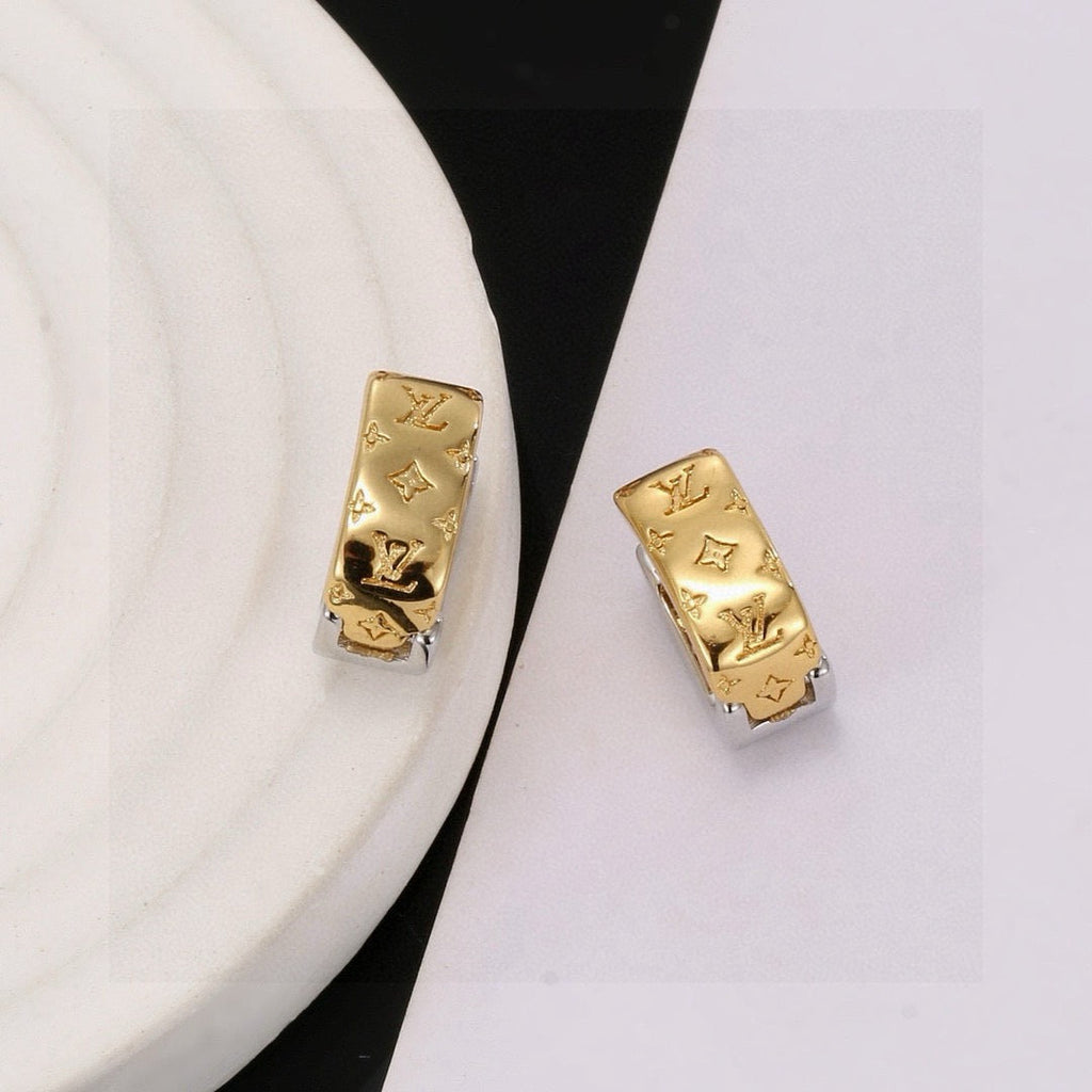 LOUIS VUITTON Four-Leaf Clover Earrings
