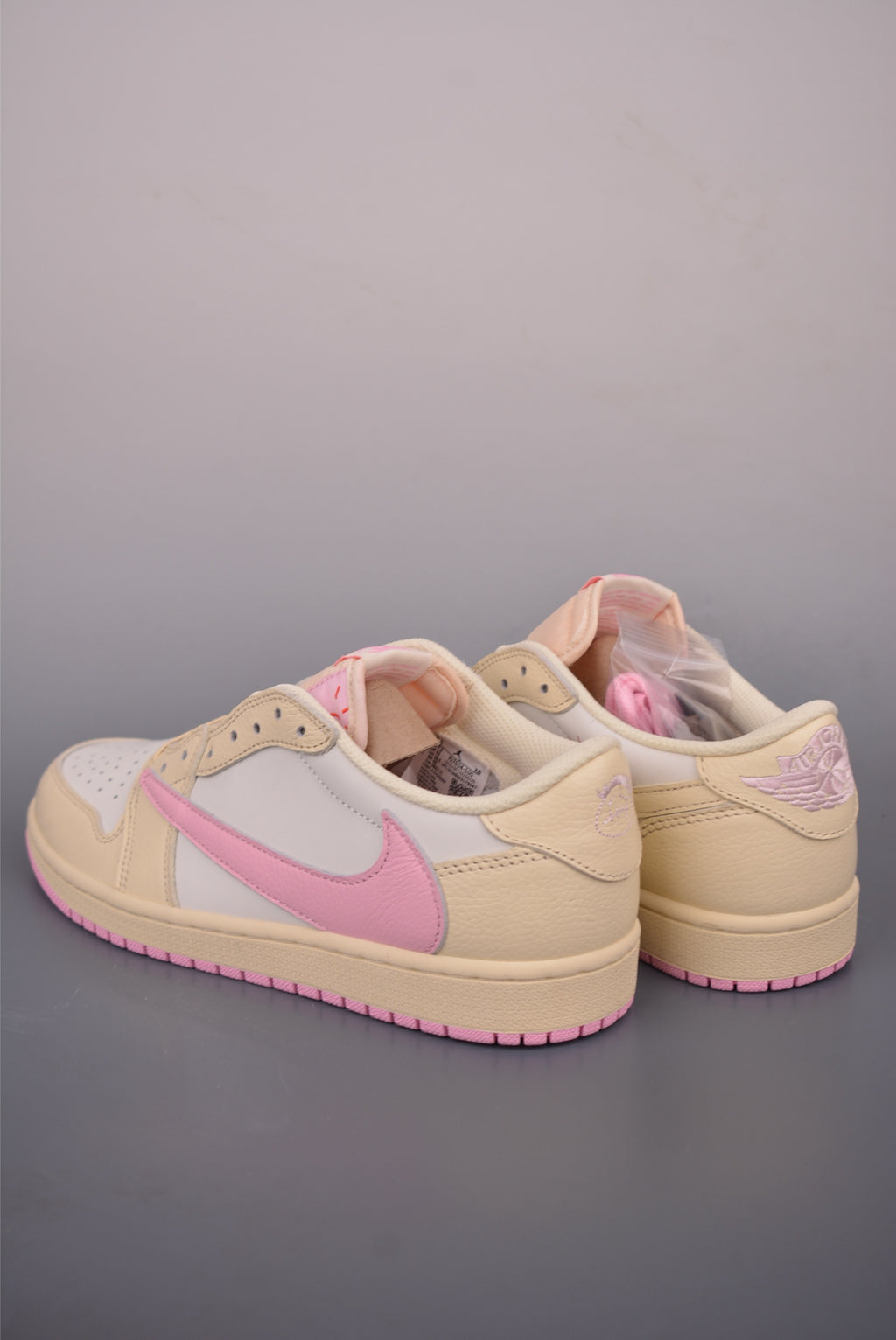 Fragment x Travis Scott x Nike Air Jordan 1 Low - Image 2