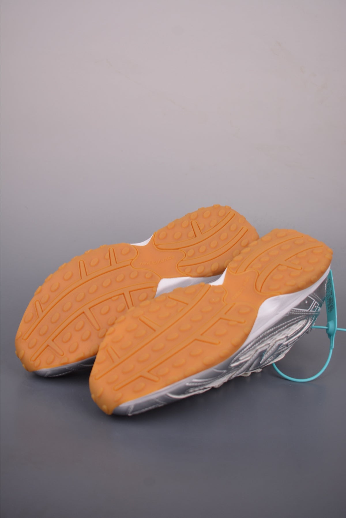New Balance 190 204 - Image 3