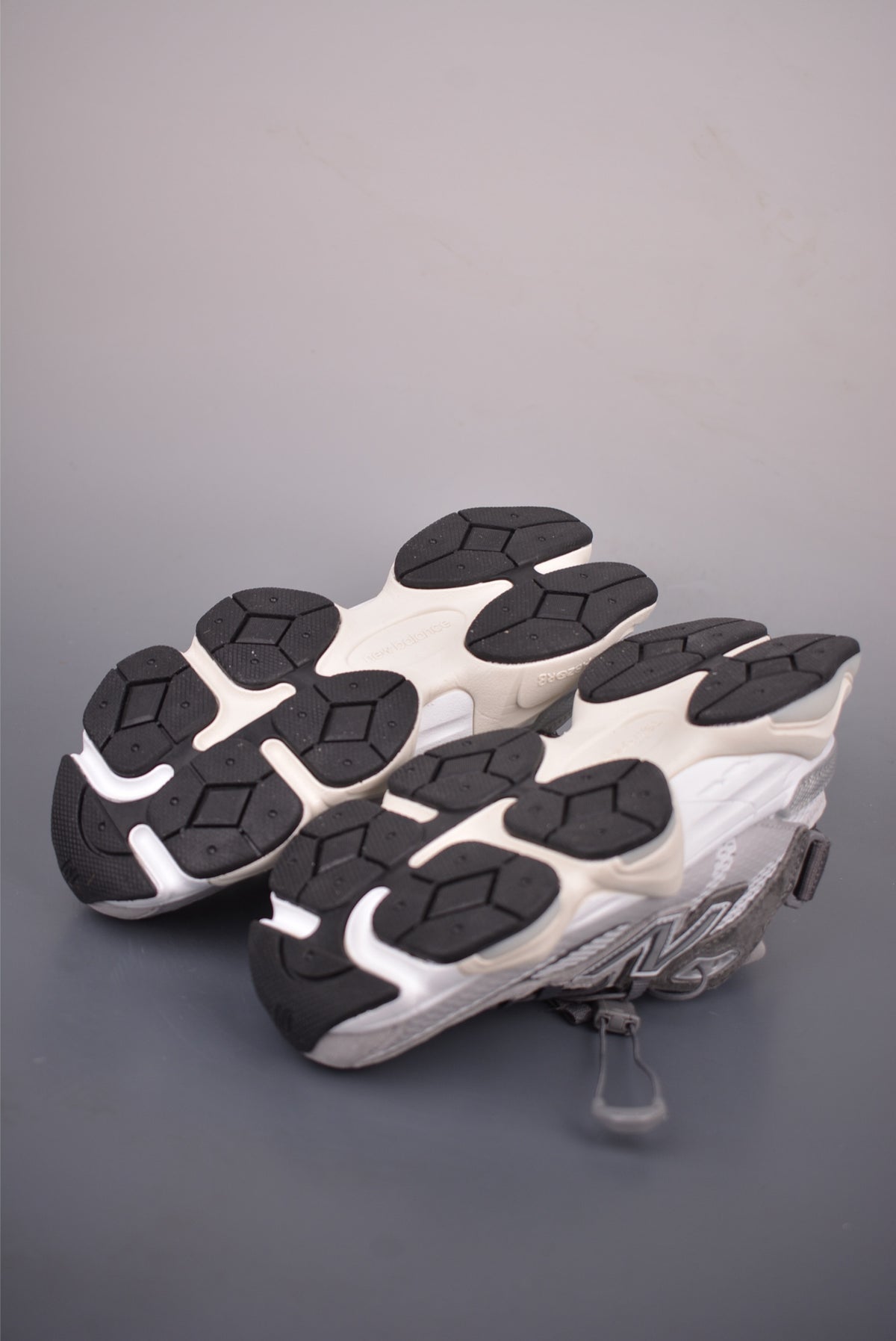 New Balance 220 - Image 3