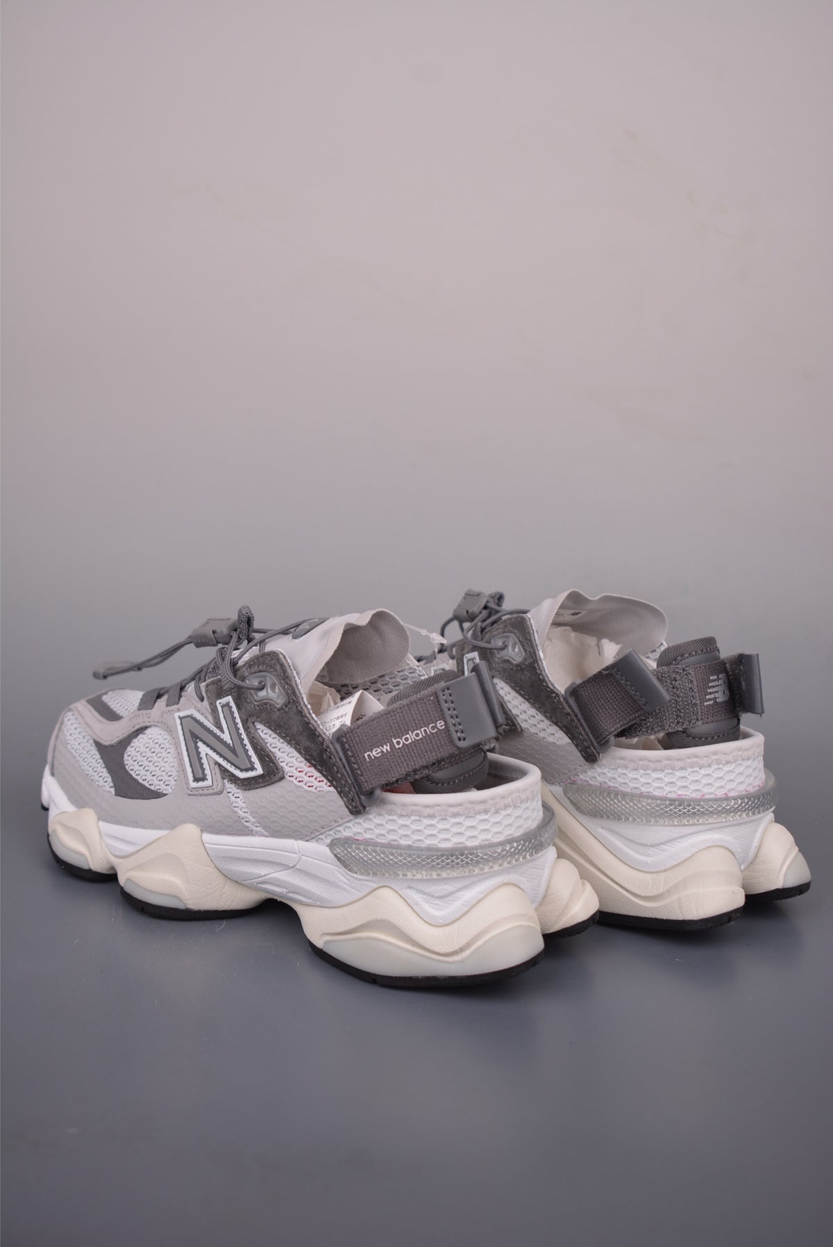 New Balance 220 - Image 2