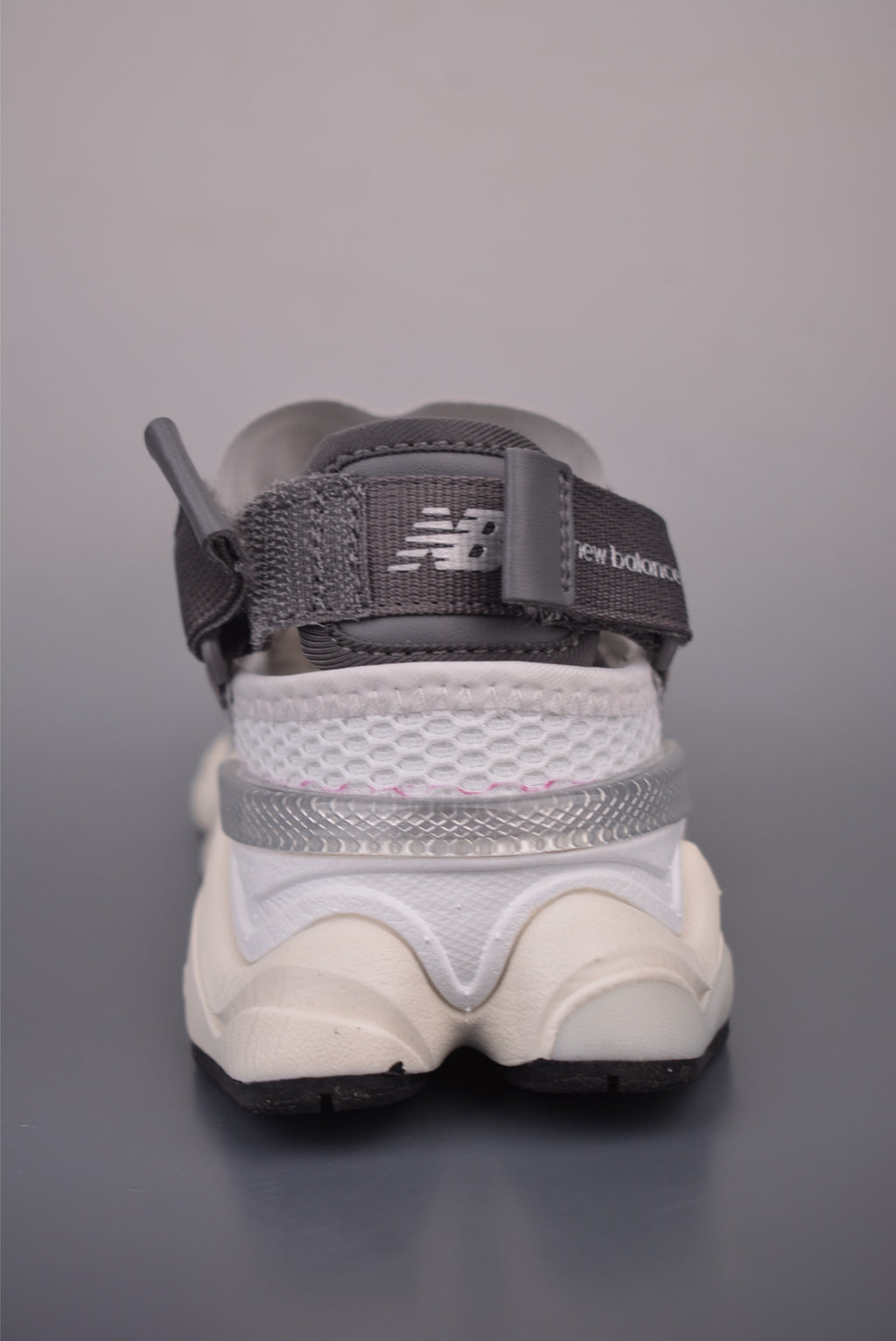 New Balance 220 - Image 4