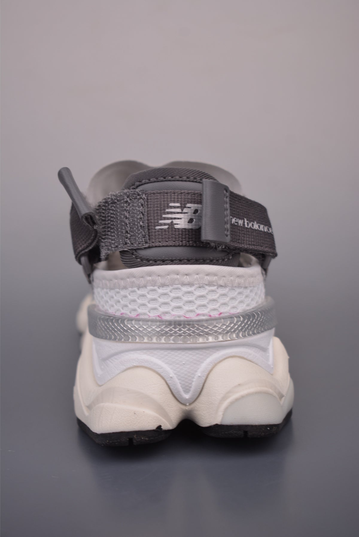 New Balance 220 - Image 4