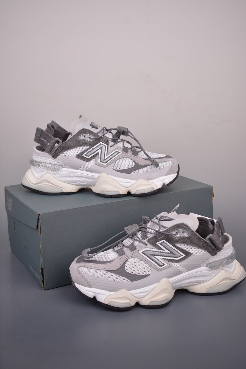 New Balance 220 - Image 5