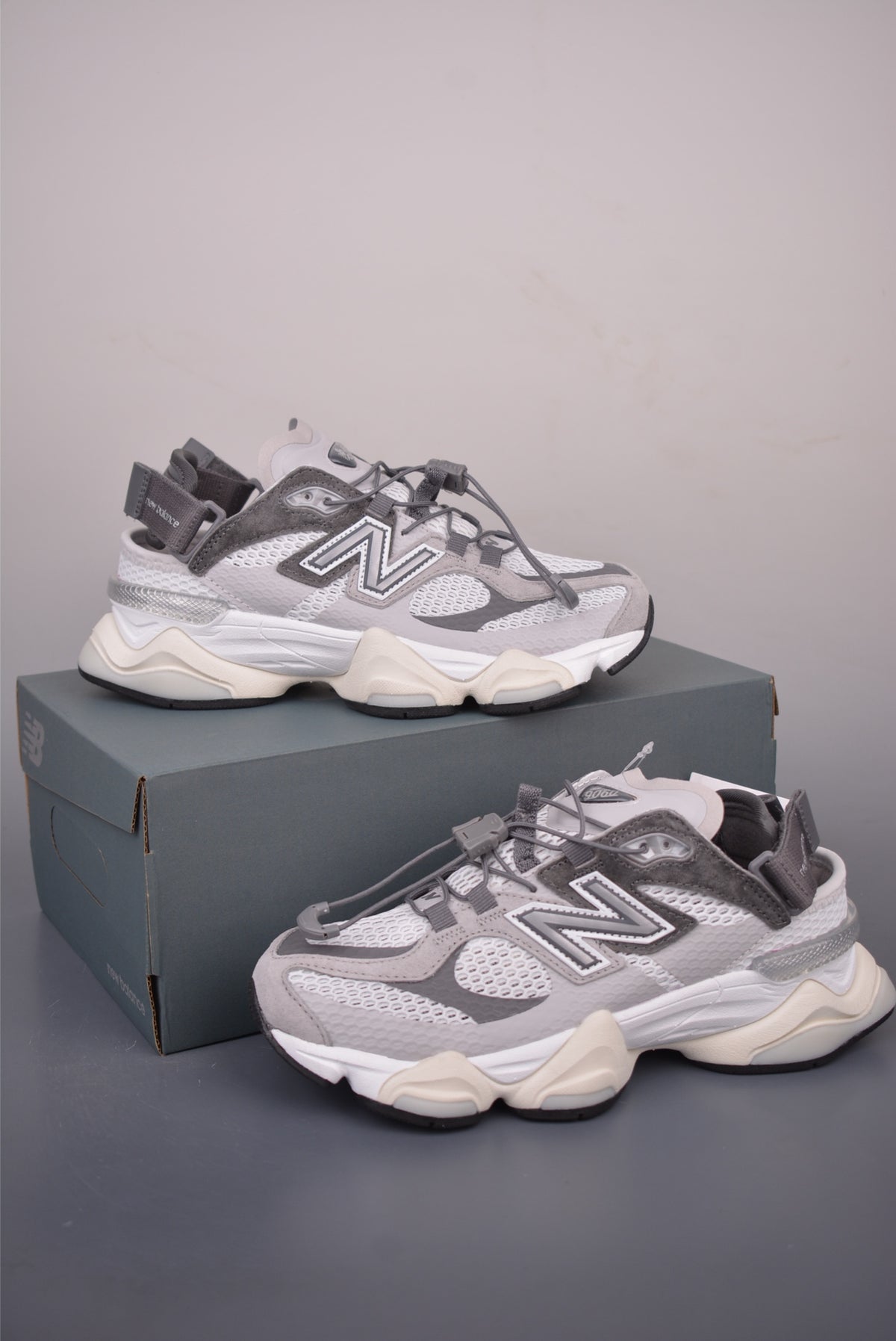 New Balance 220 - Image 5