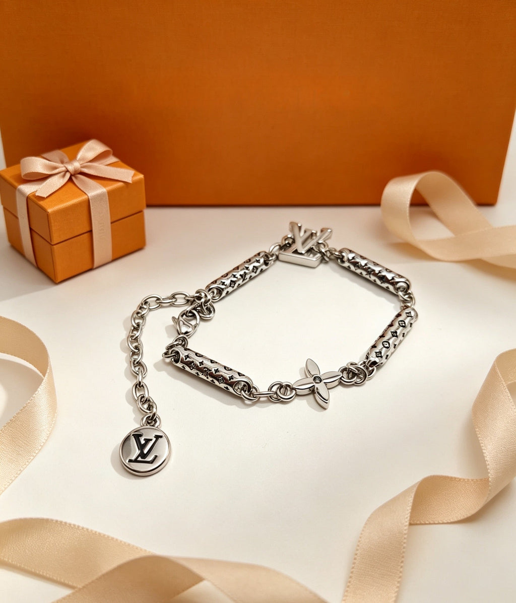 LOUIS VUITTON Necklace