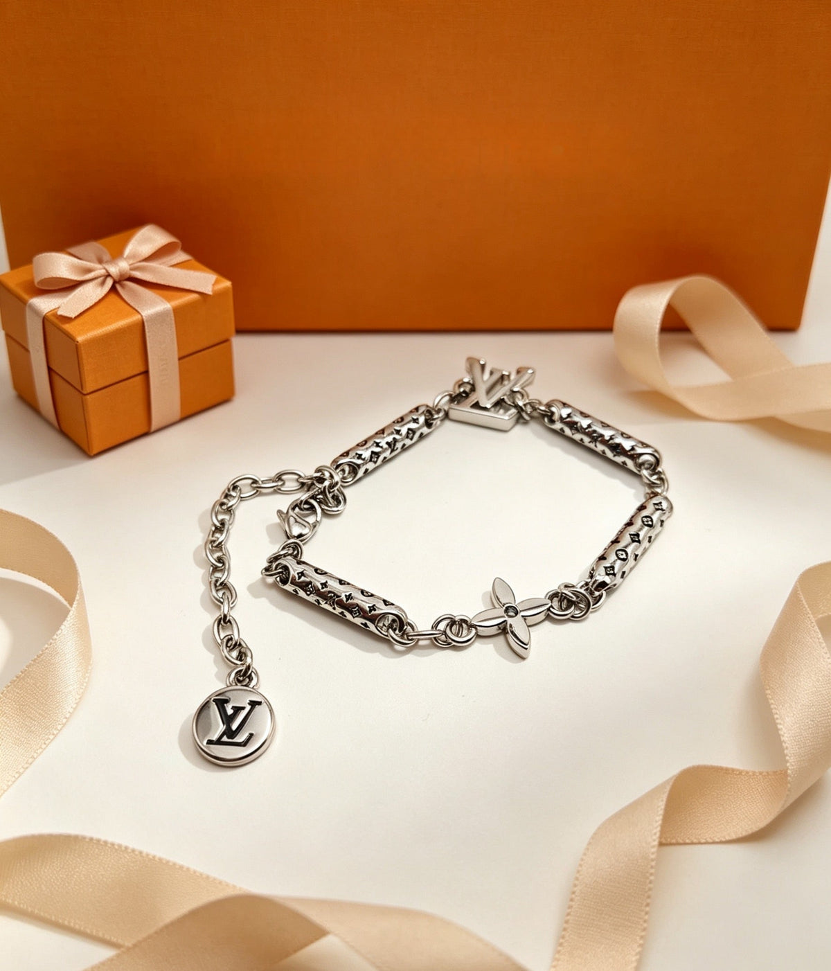 LOUIS VUITTON Necklace