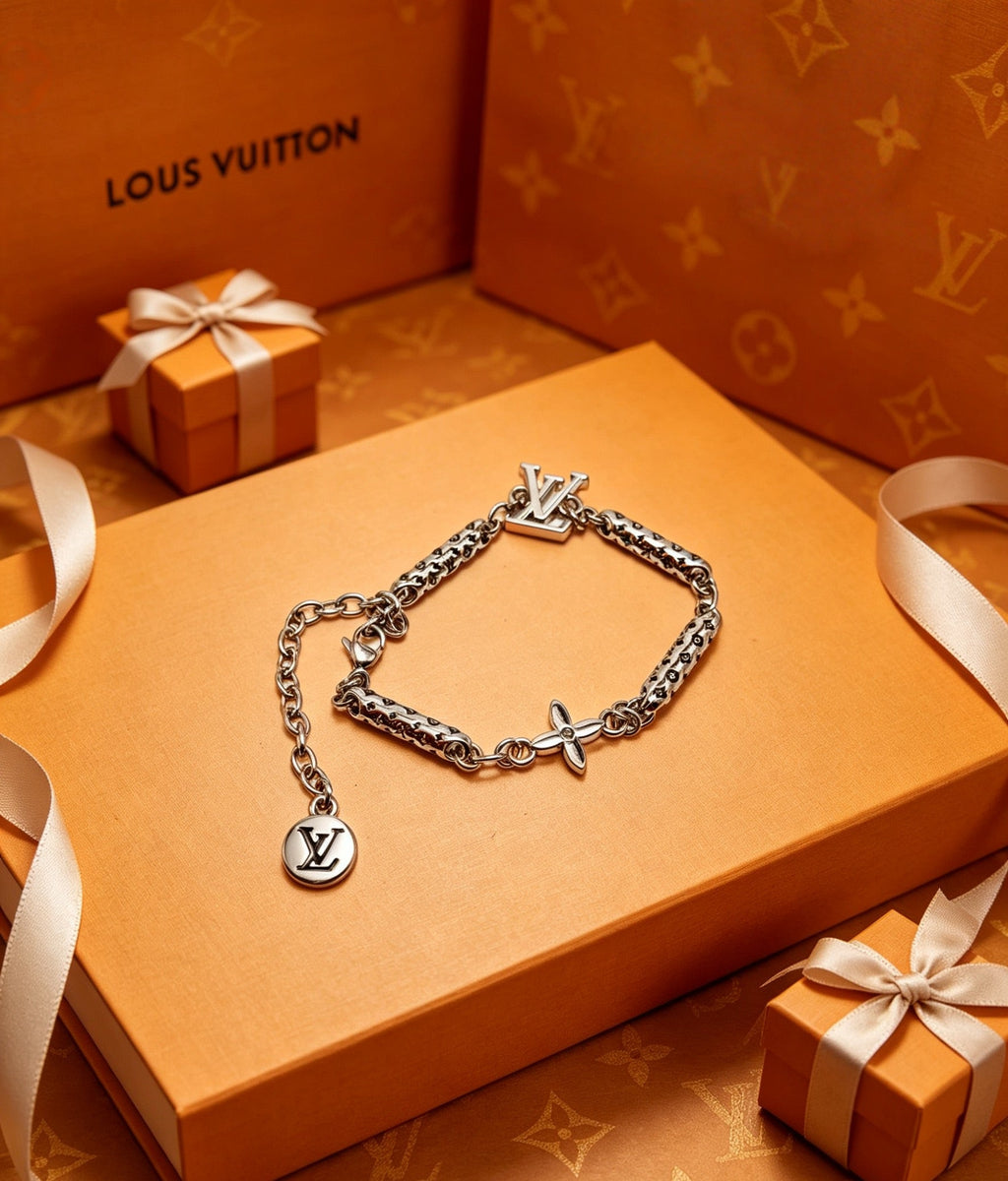 LOUIS VUITTON Necklace
