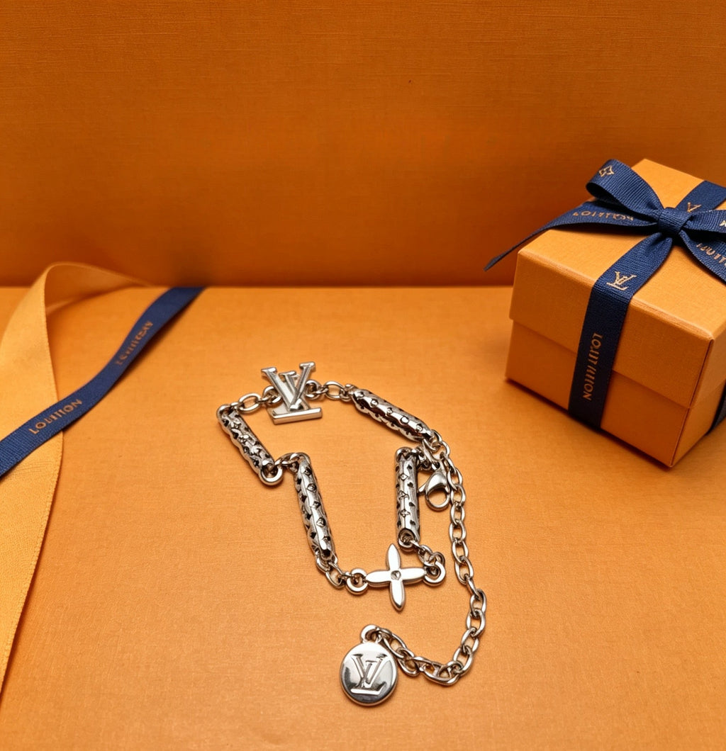 LOUIS VUITTON Necklace