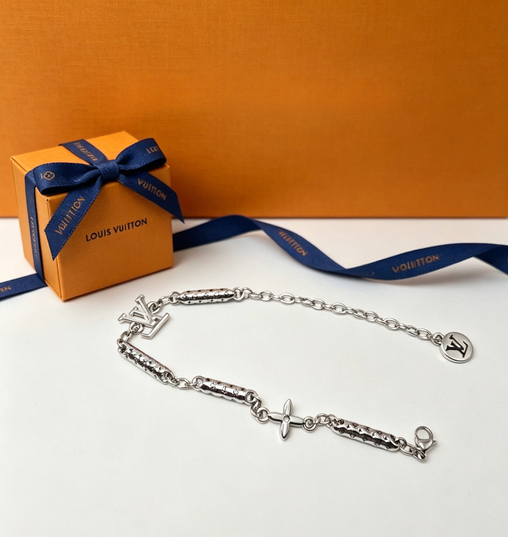 LOUIS VUITTON Necklace