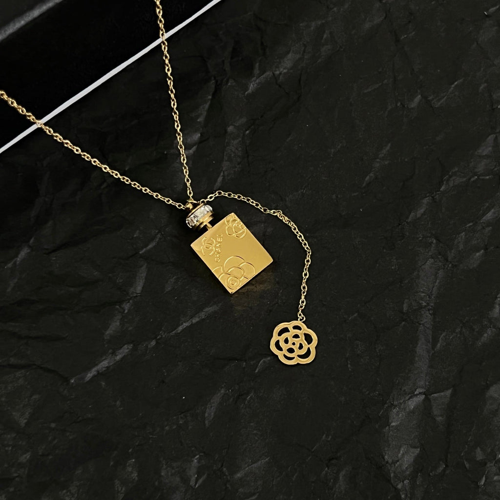 CHANEL Vintage Necklace