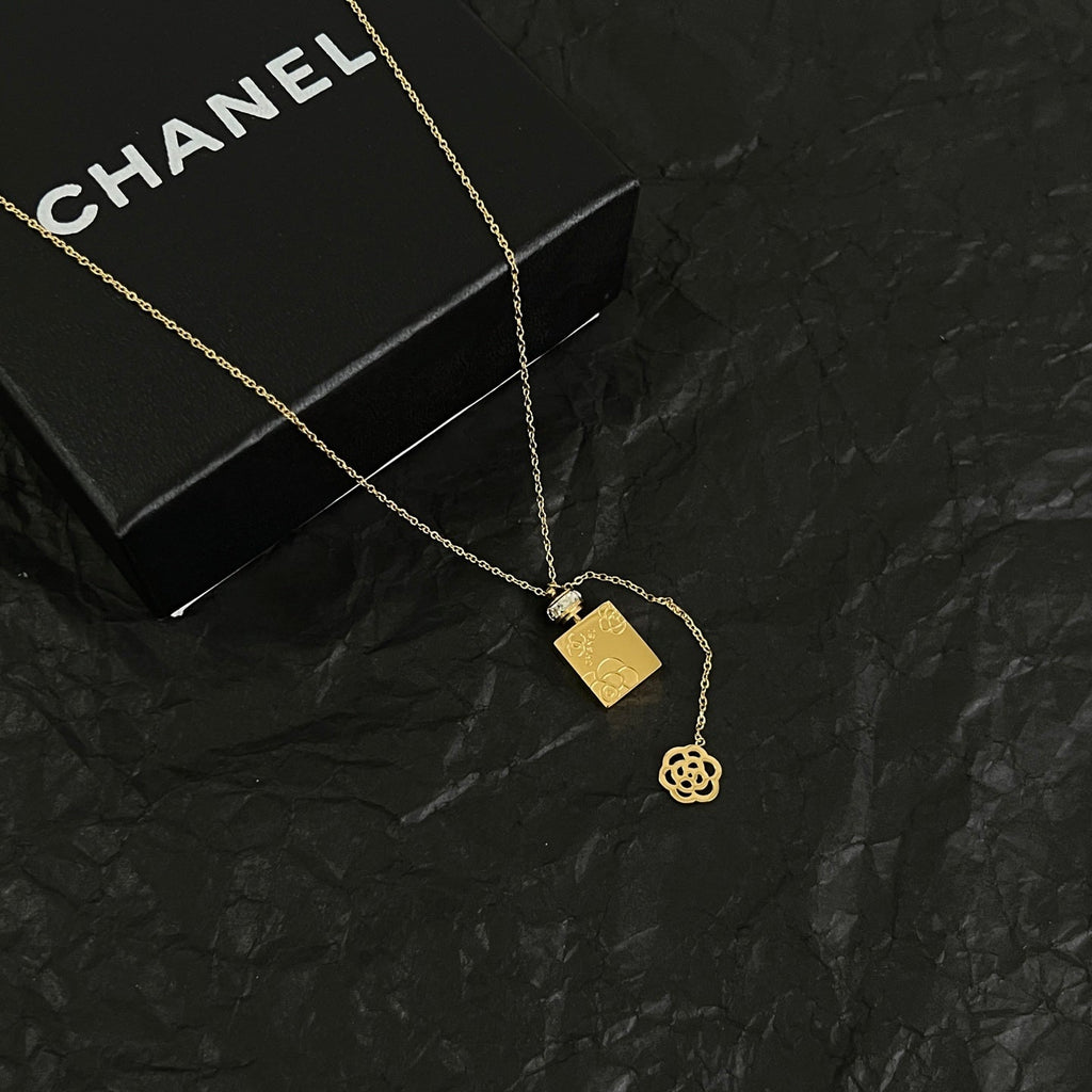 CHANEL Vintage Necklace