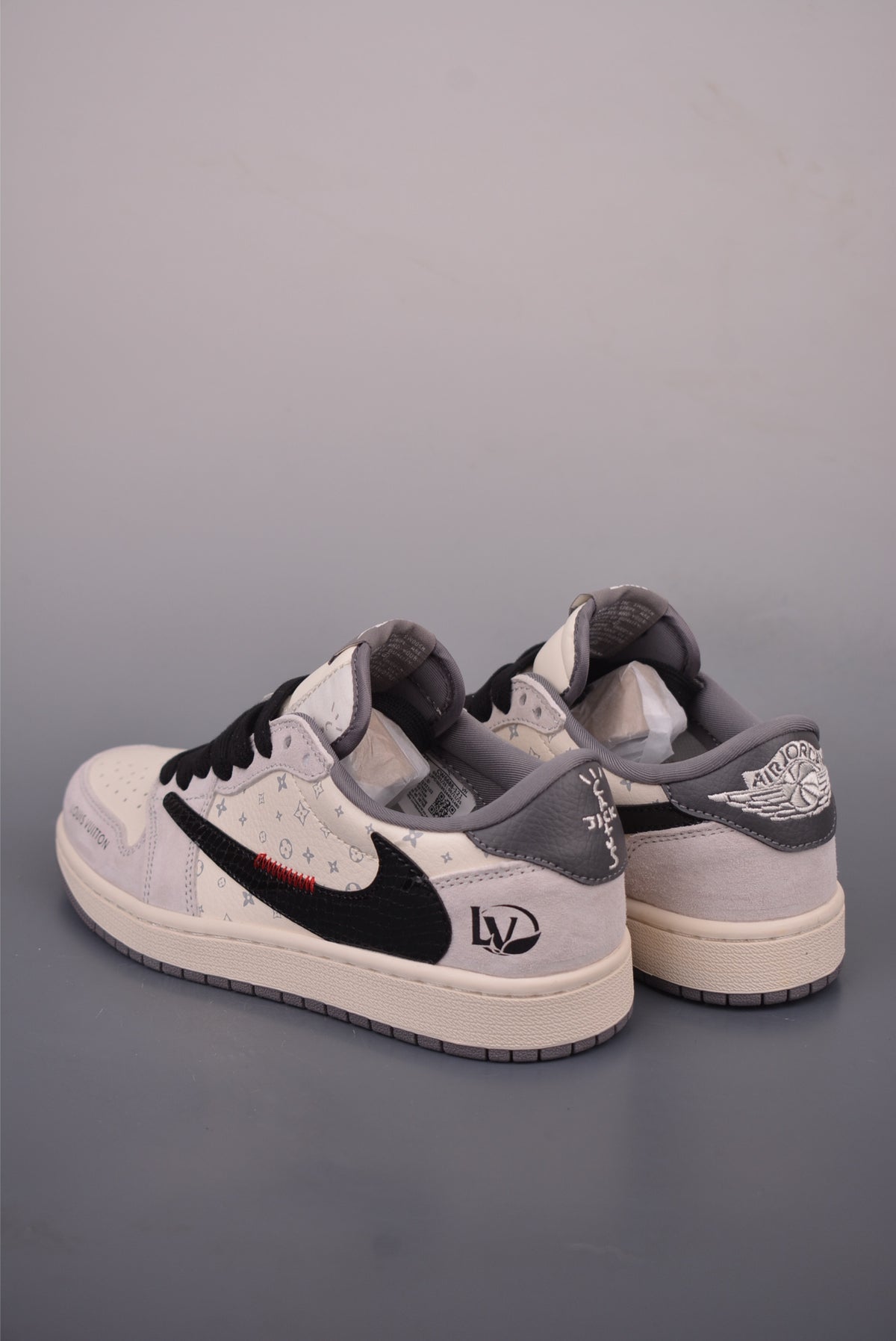 Fragment x Travis Scott x Nike Air Jordan 1 Low - Image 2