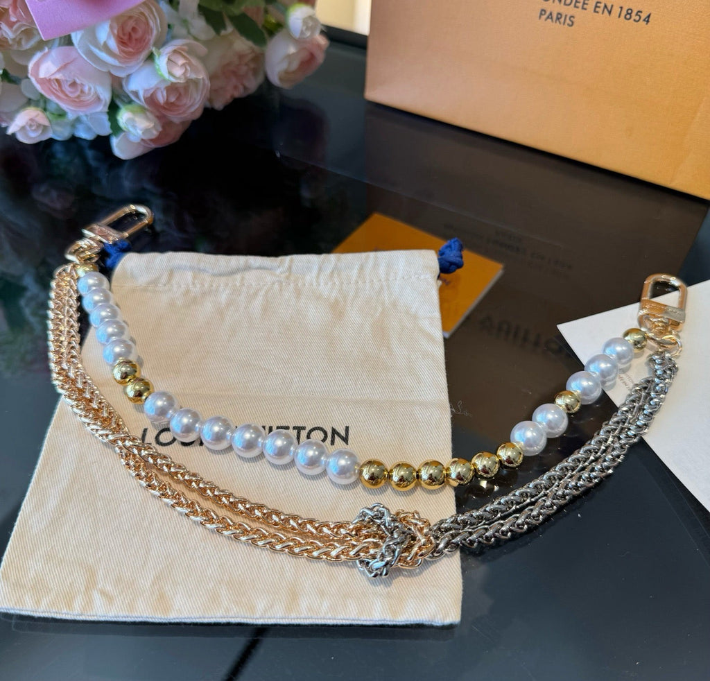 LOUIS VUITTON Metal Bag Charm Keychain