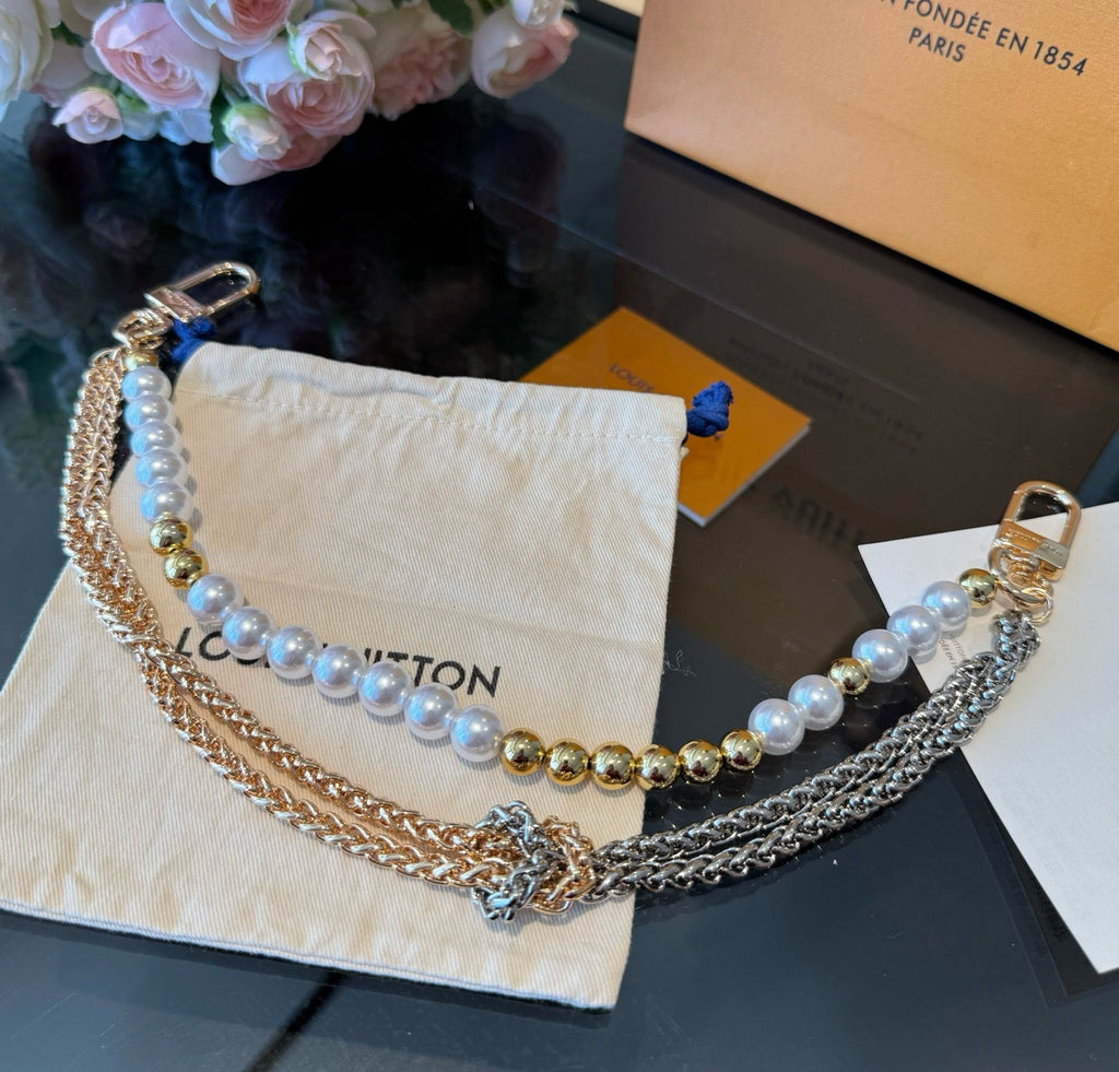 LOUIS VUITTON Metal Bag Charm Keychain