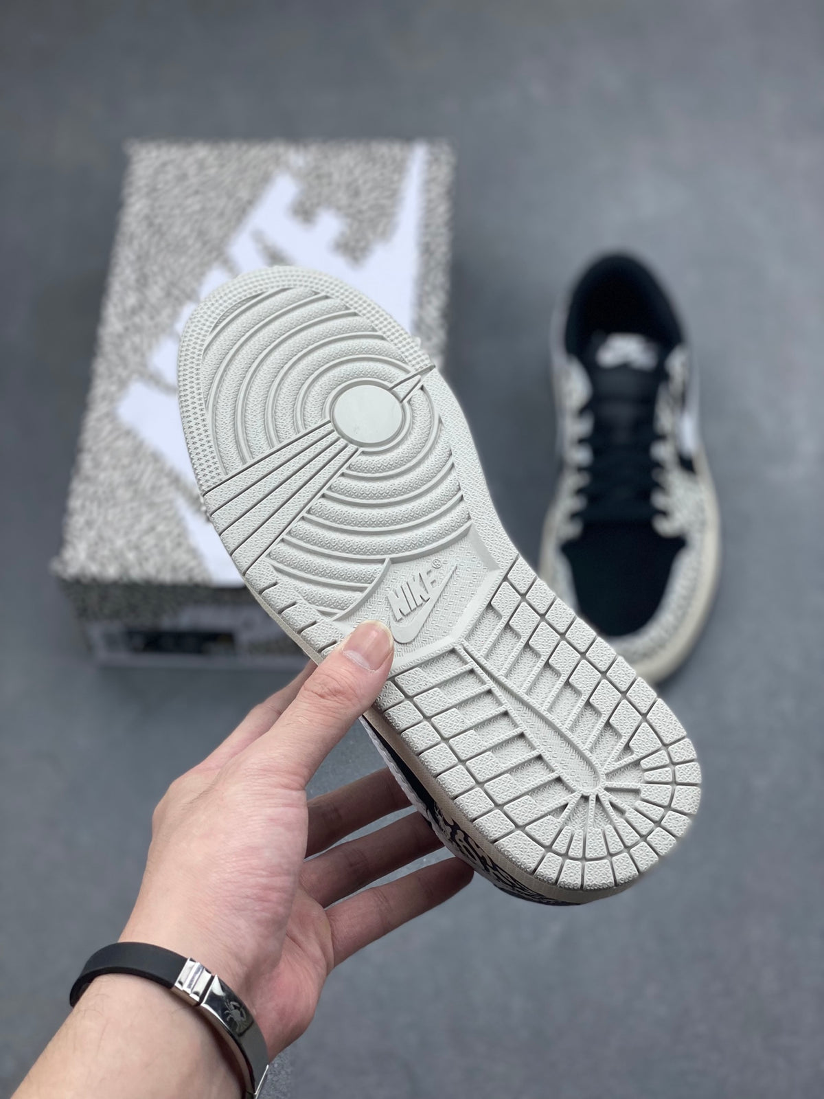 Fragment x Travis Scott x Dior x Nike Air Jordan 1 Low - Image 6