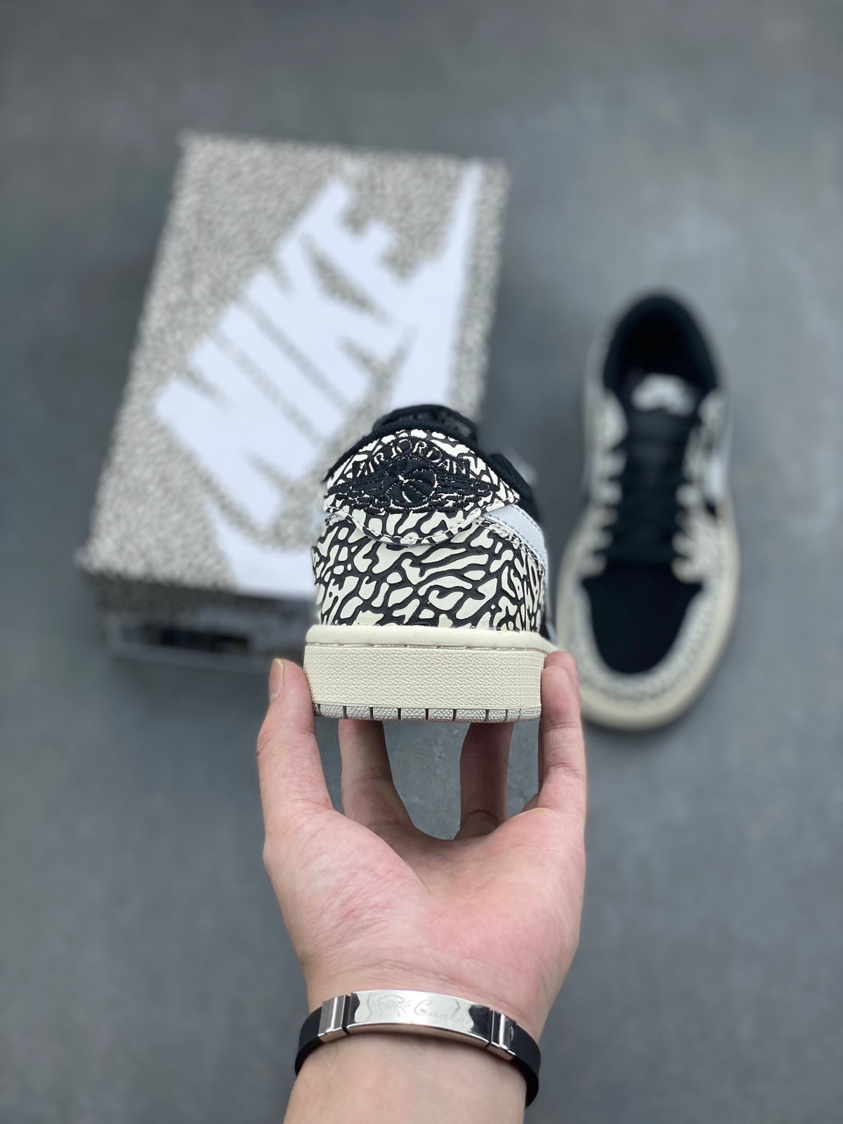 Fragment x Travis Scott x Dior x Nike Air Jordan 1 Low - Image 4