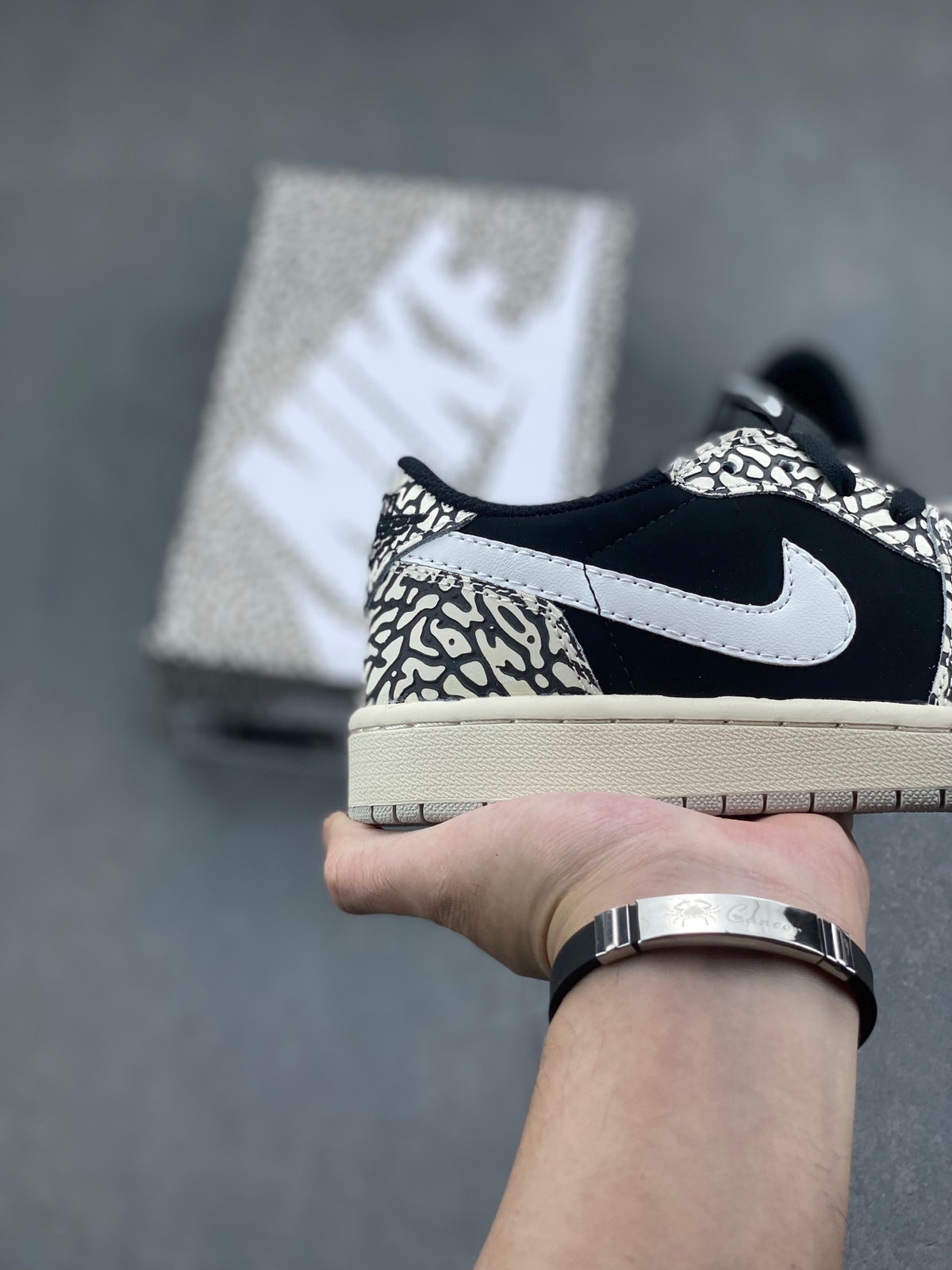 Fragment x Travis Scott x Dior x Nike Air Jordan 1 Low - Image 5