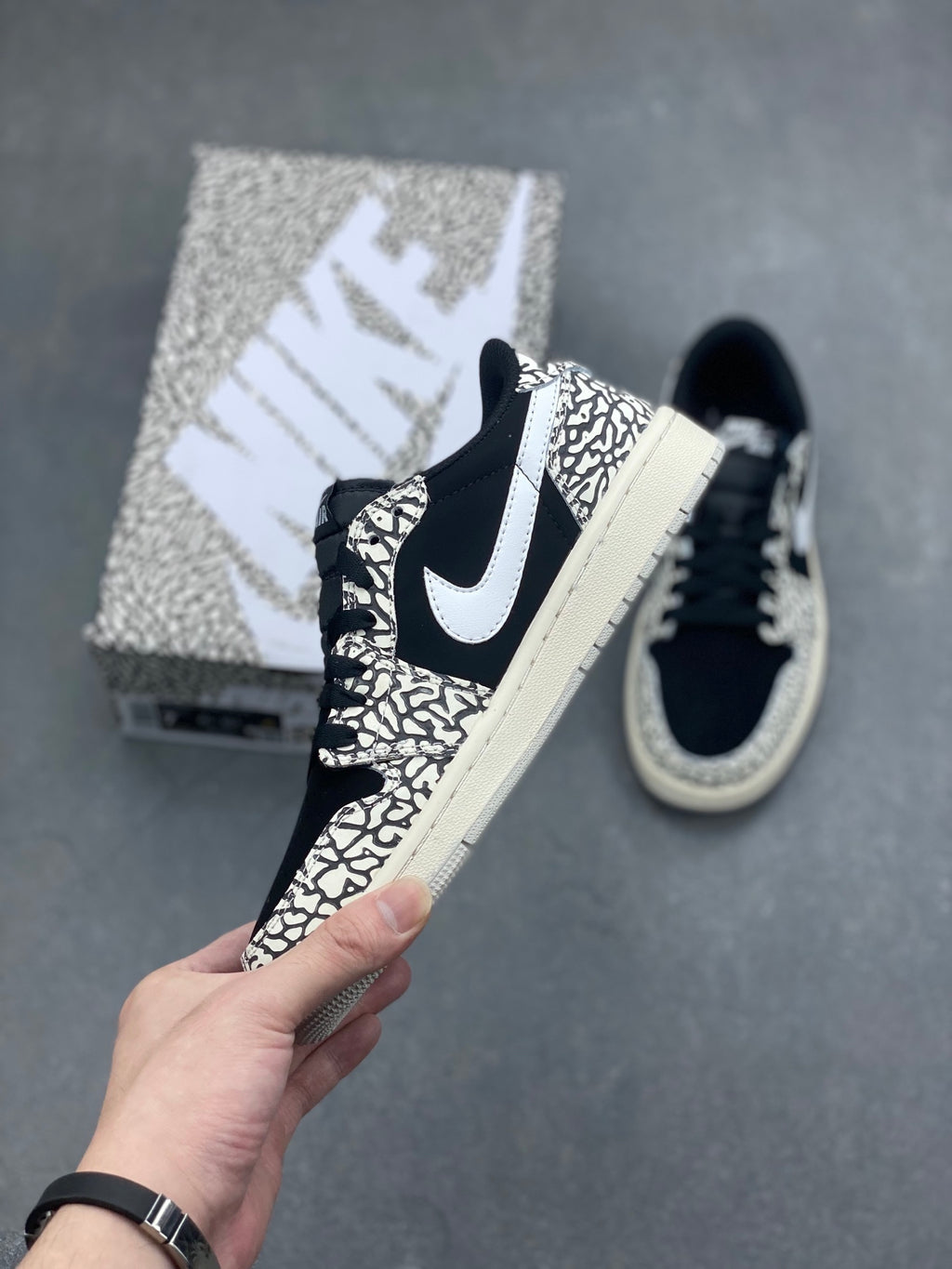 Fragment x Travis Scott x Dior x Nike Air Jordan 1 Low - Image 3