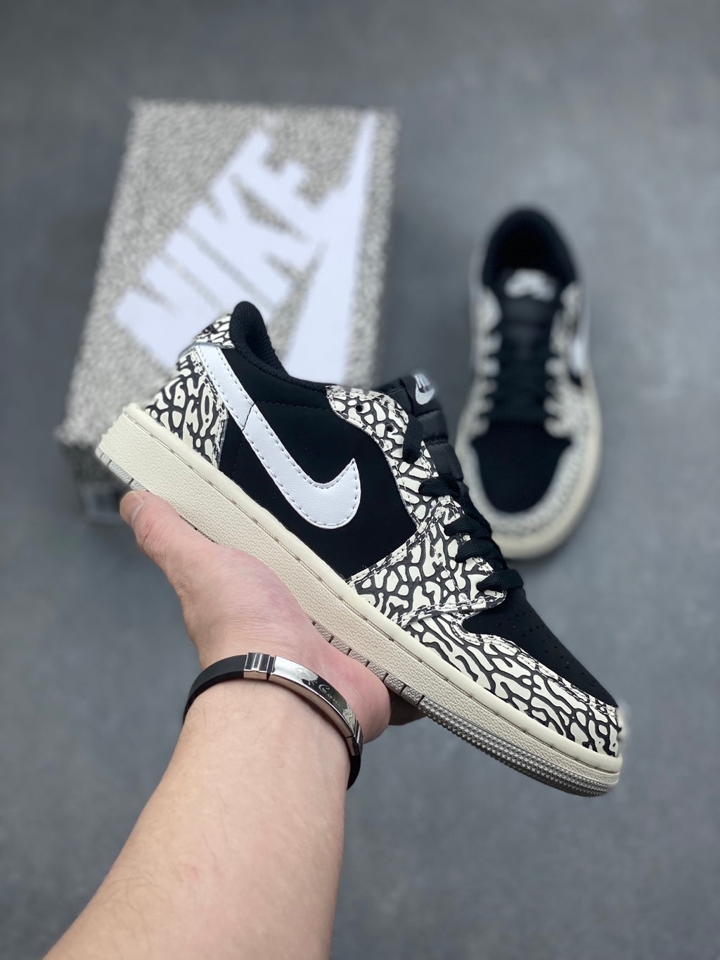 Fragment x Travis Scott x Dior x Nike Air Jordan 1 Low - Image 1