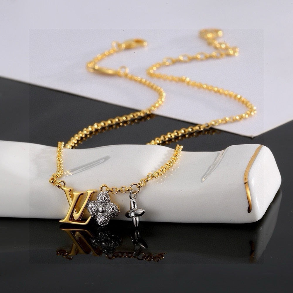LOUIS VUITTON Four-Leaf Clover Pendant Necklace