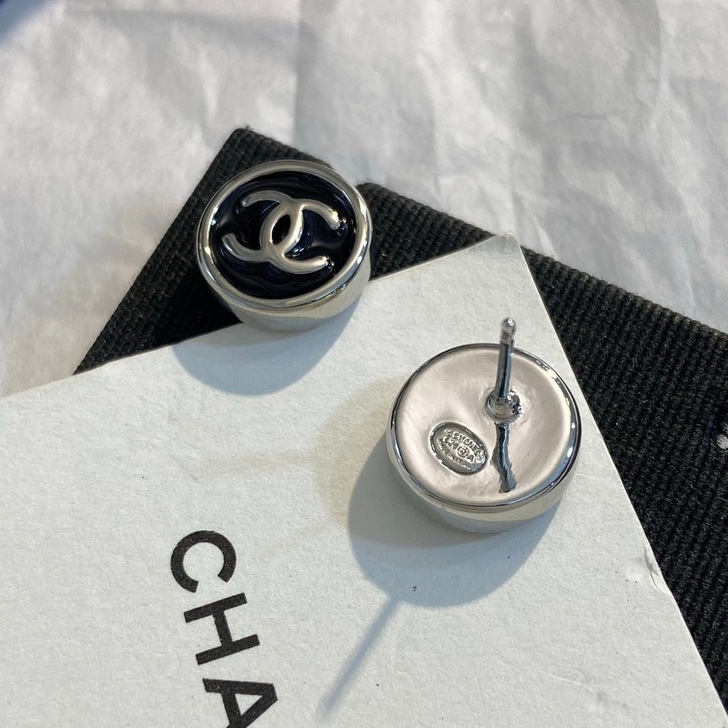 CHANEL Enamel Necklace