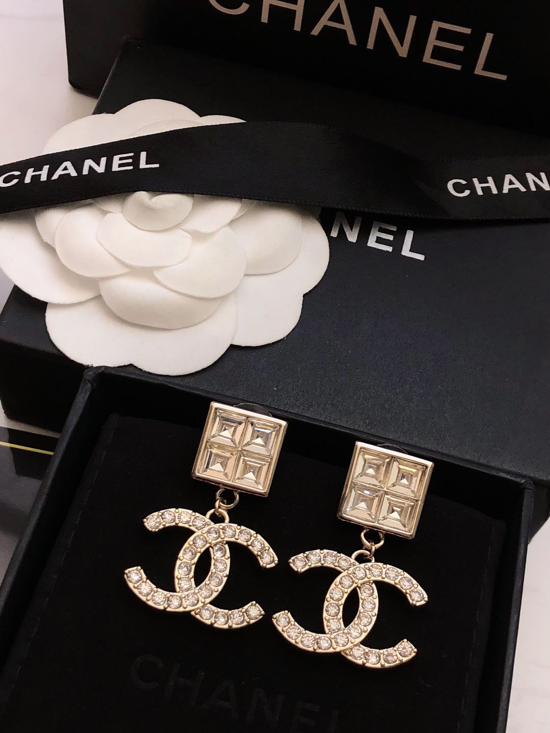 CHANEL Pearl Earrings