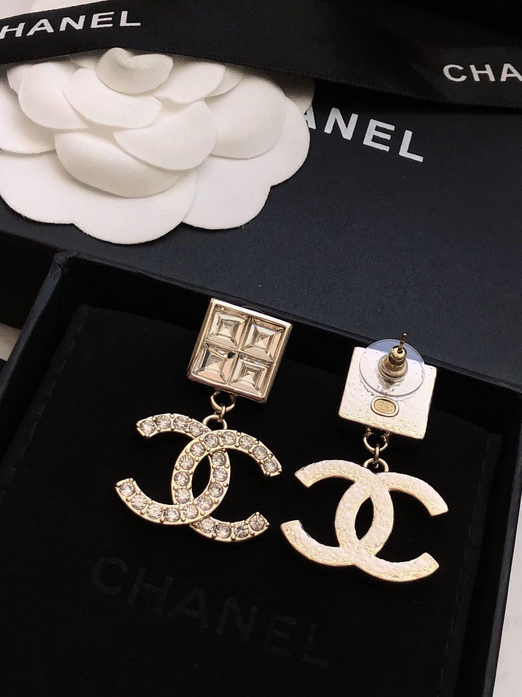 CHANEL Pearl Earrings