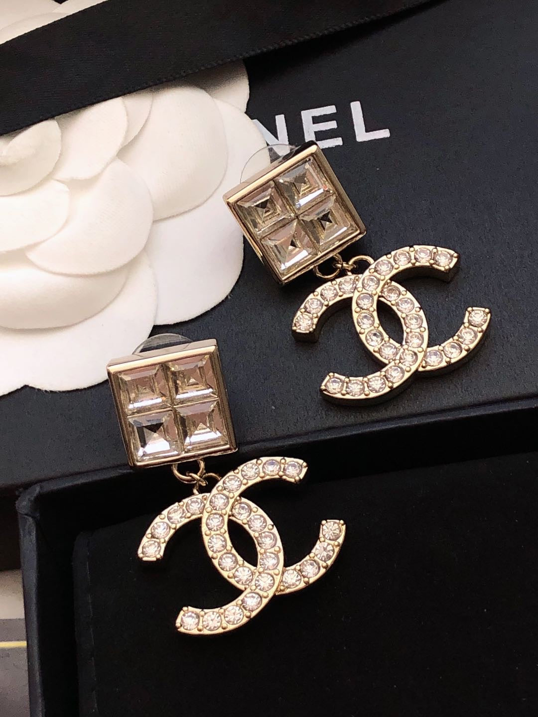 CHANEL Pearl Earrings