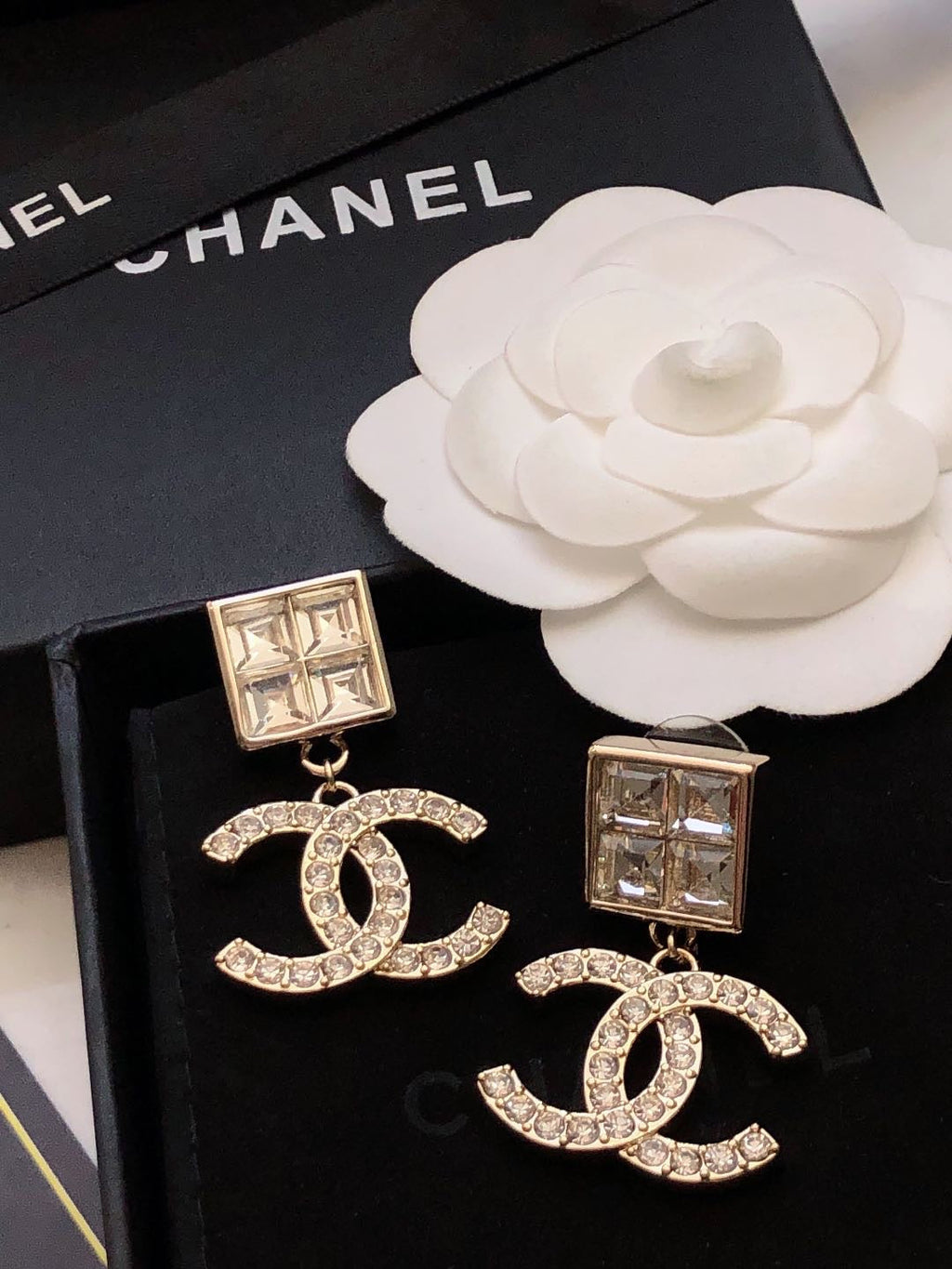 CHANEL Pearl Earrings