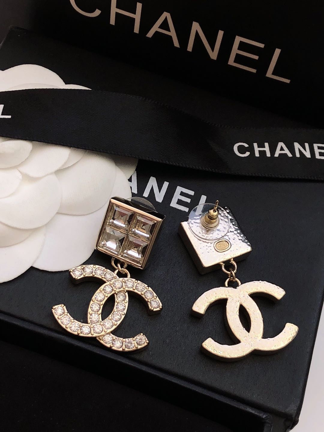 CHANEL Pearl Earrings