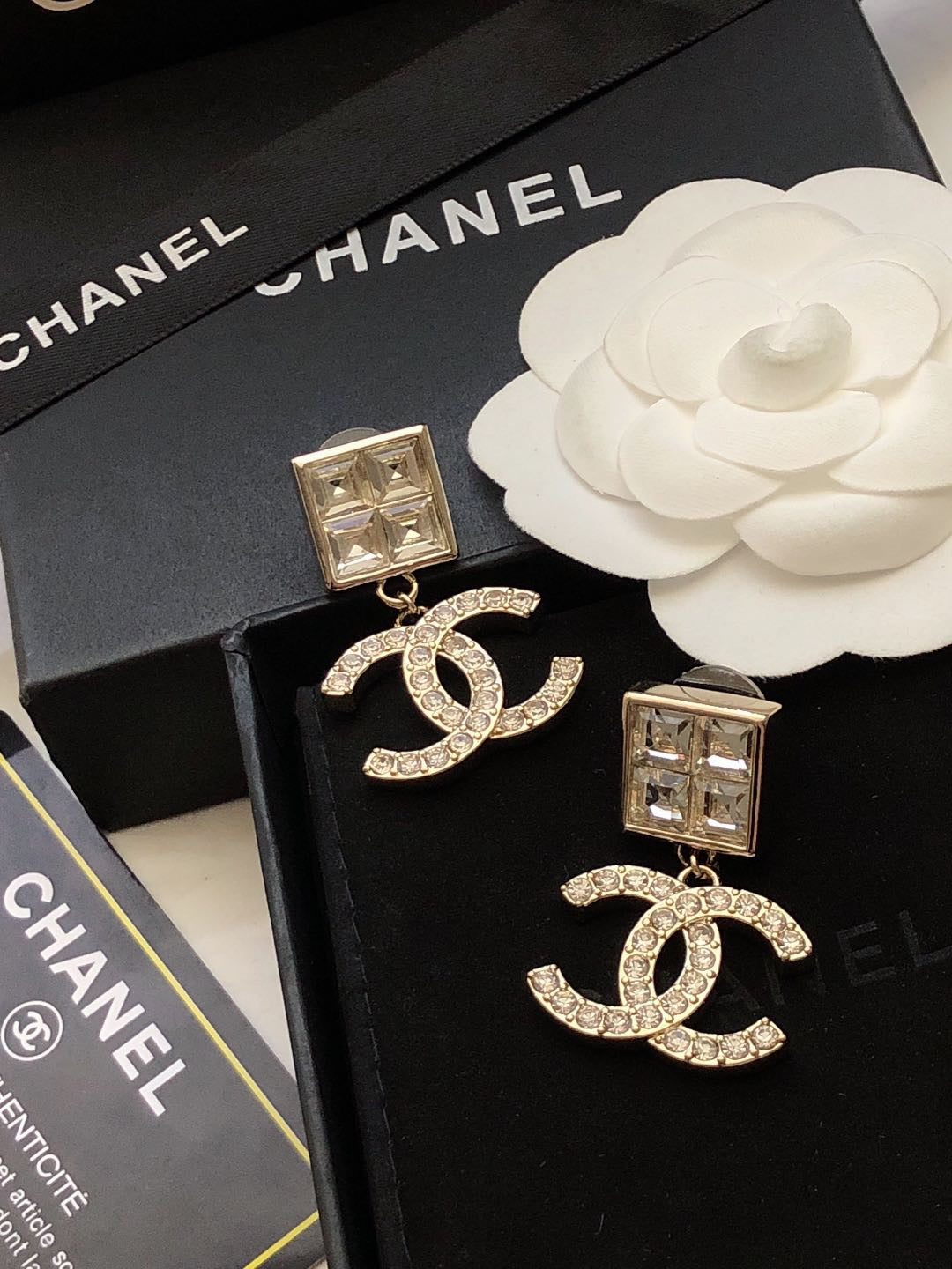 CHANEL Pearl Earrings